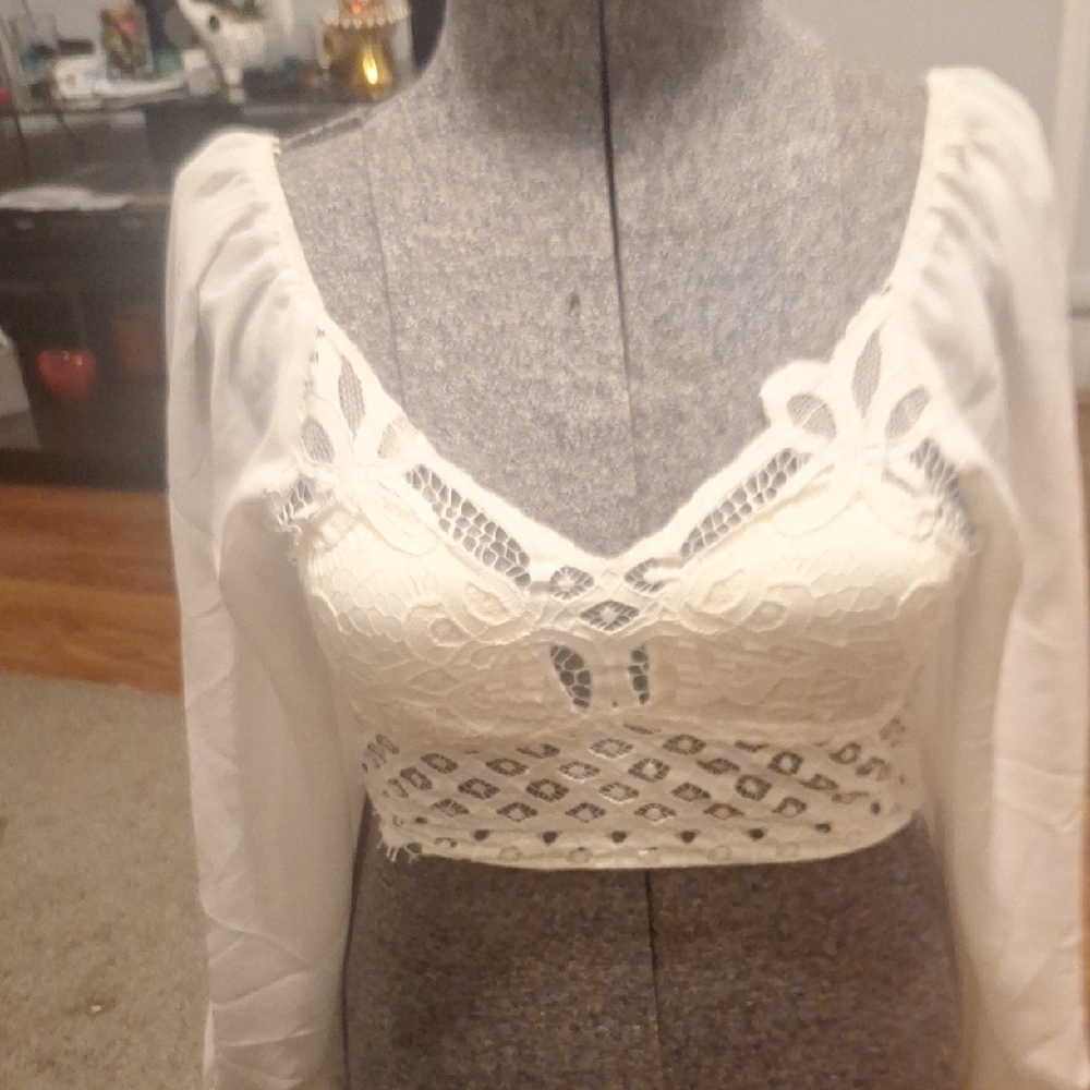 Flying Tomato White Lace Long-Sleeve Cropped Blouse